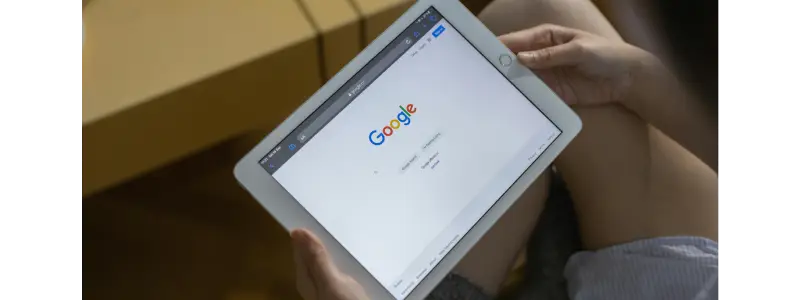 Reunión de planificación web con clientes para crear páginas efectivas